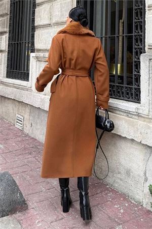 Neşeli butik kadın cep detaylı kuşaklı yaka kürklü tam boy kaşe kaban NBSTR1003