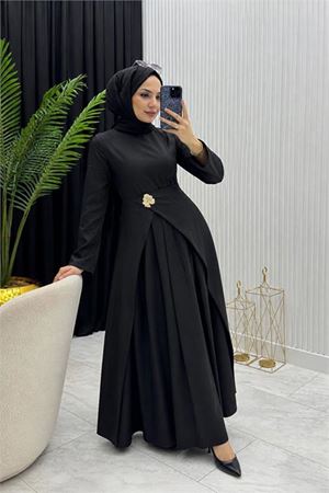 Neşeli butik kadın siyah broş detaylı drapeli tam boy tesettür elbise