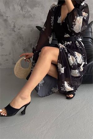 Neşeli butik kadın kemerli kruvaze yaka gül desenli şifon elbise NB0113