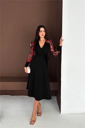 Kadın siyah çiçek işlemeli tül kol detaylı midi boy elbise DPK4409