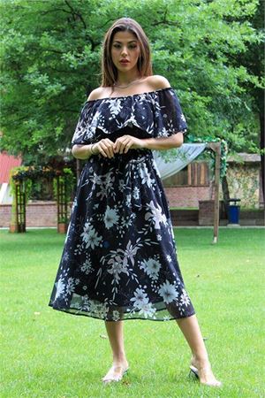Neşeli butik kadın siyah kuşaklı çiçekli yazlık şifon elbise NB100371
