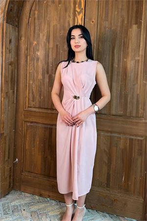 Kadın pudra drapeli gold toka detaylı midi boy elbise DPMY3892