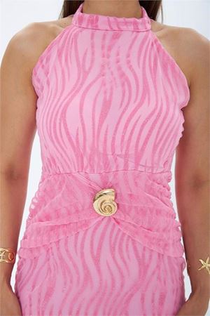 Kadın pembe flok baskılı halter yaka gold kemer detaylı midi boy elbise DPMY4023
