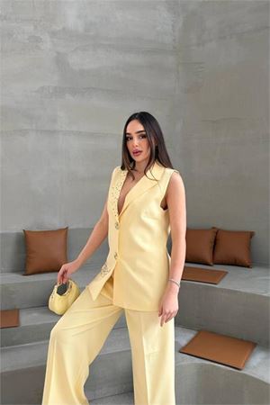 Kadın bej taş işlemeli gold düğme detaylı kolsuz blazer ceket pantolon takım DPSTR1030
