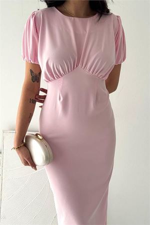 Kadın pembe midi boy büzgü detaylı balon kol dar kesim elbise DPK4574