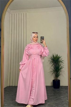 Neşeli butik kadın pembe belden oturtmalı çiçek detaylı premium tesettür elbise NBVQ4933