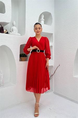 Kadın kemer detaylı kruvaze yaka piliseli kırmızı midi elbise