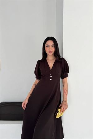 Neşeli butik kadın kahverengi V yaka midi boy düğme detaylı kısa kol elbise NBK4612