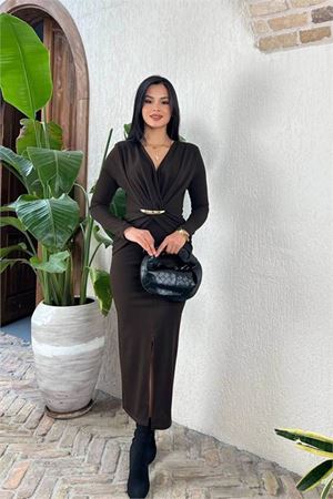 Kadın kahverengi gold aksesuarlı yırtmaçlı midi boy krep elbise DPMY3862