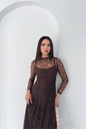 Kadın kahverengi midi boy transparan detaylı astarlı dantel elbise DPK080