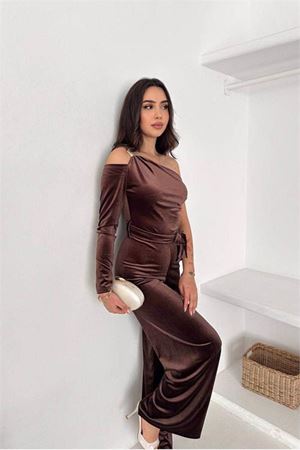 Kadın kahverengi kuşaklı tek omuz kadife kumaş tulum DPK068
