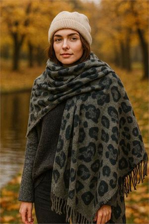 Kadın yumuşak dokulu leopar desen püsküllü şal atkı DPAKS051
