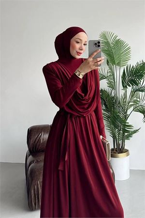 Kadın bordo degaje yaka kuşaklı sandy kumaş tesettür tulum NMS089