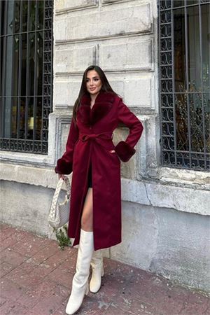 Neşeli butik kadın bordo bilek ve yaka kürk detaylı tam boy kaşe kaban NBSTR1033