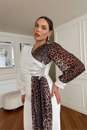 Kadın leoparlı yırtmaç detaylı taşlı abiye elbise DPNC2509