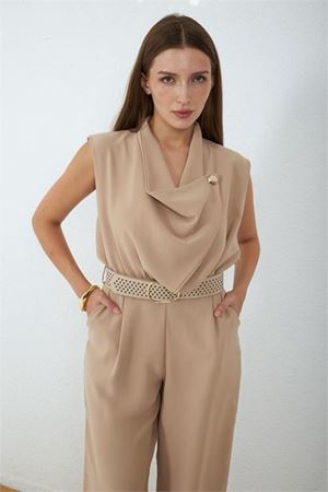 Kadın bej degaje yaka kemerli kolsuz geniş paça tulum DPMY4030