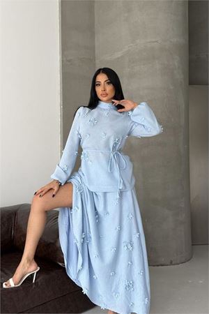 Neşeli butik kadın bebe mavi keten kumaş çiçek aplikeli hakim yaka etekli takım NBMS2629