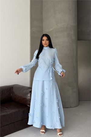 Neşeli butik kadın bebe mavi keten kumaş çiçek aplikeli hakim yaka etekli takım NBMS2629