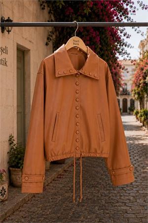 Kadın camel modern duruşlu çıtçıt detaylı oversize suni deri ceket DPHT02