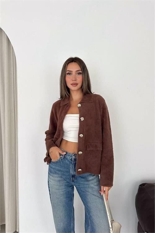 Kadın kahverengi gold düğmeli peluş dokulu kısa ceket DPK9500