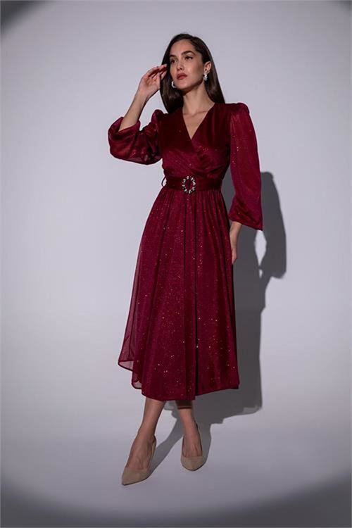 Neşeli butik kadın kemerli kruvaze yaka simli gece elbisesi NBMY3590