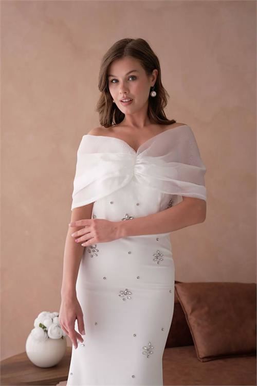 Neşeli butik kadın beyaz tül ve taş detaylı abiye elbise NBS9372