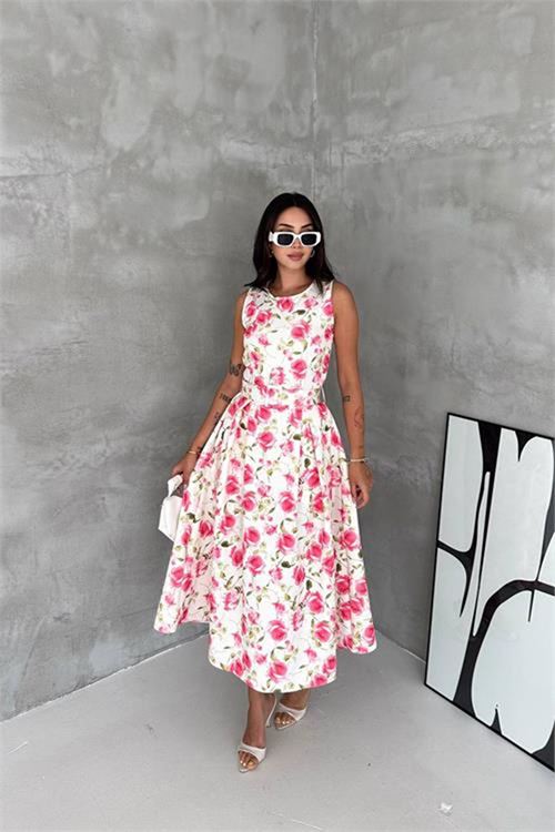 Neşeli butik kadın pembe çiçek desenli kolsuz midi boy kloş kemerli elbise NBK4645