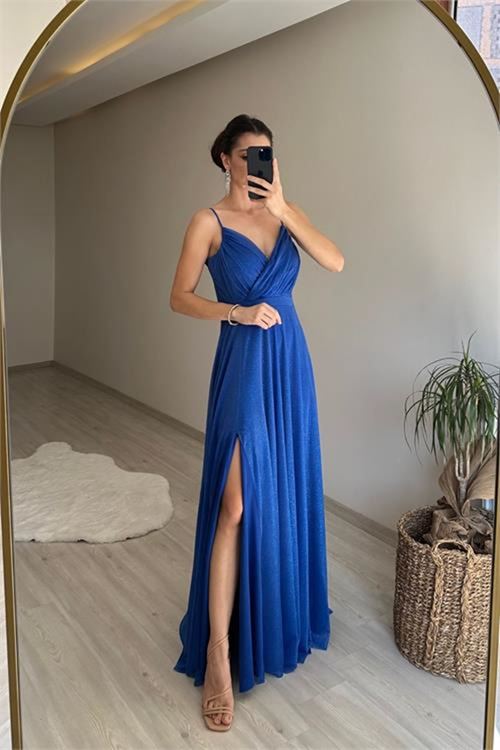 Neşeli butik kadın ışıltılı askılı yırtmaç detayı şifon abiye elbise NM002