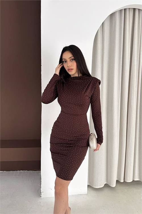 Neşeli butik kadın kahverengi dik yaka vatkalı taş detaylı mini elbise NBK5001