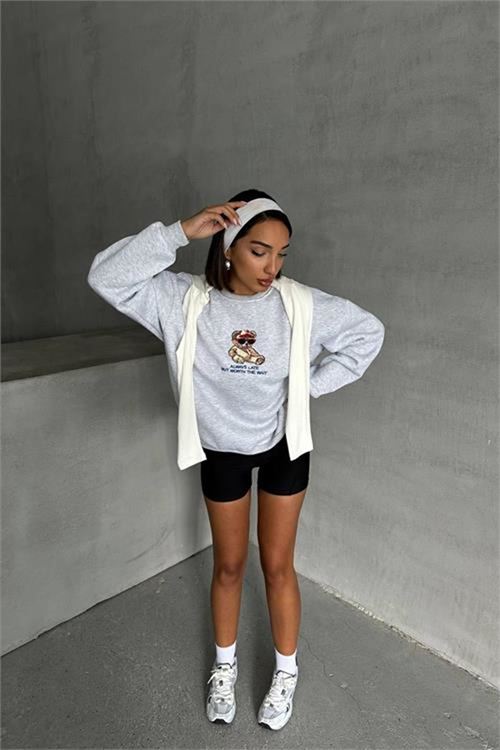 Neşeli butik kadın gri içi pamuklu nakış detaylı sweat NBG035