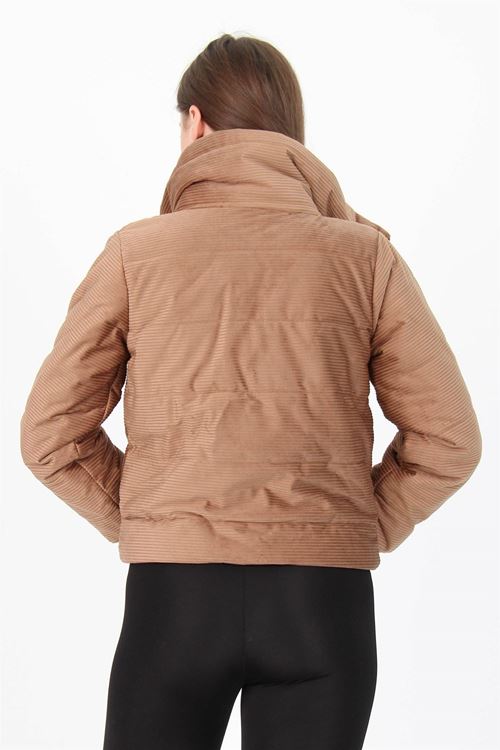 Neşeli Butik Kadın Yüksek Yaka Fermuar Detaylı Cepli Kışlık Kadife Mont NB7154