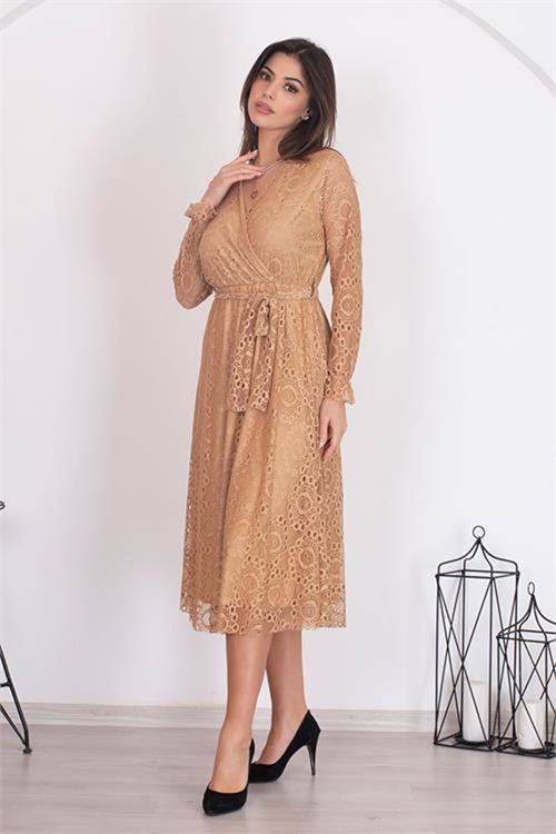 Neşeli butik kadın camel kuşaklı kruvaze yaka astarlı dantel elbise RSSN31