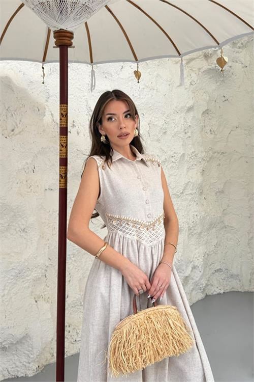 Neşeli butik kadın bej gömlek yaka bel dantel detaylı düğmeli midi boy keten elbise NBNP031