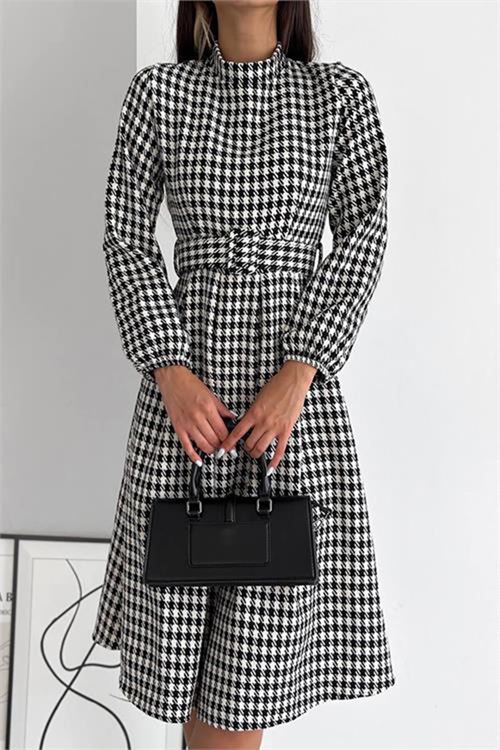 Neşeli butik kadın kazayağı desenli kemerli midi elbise KKLF39