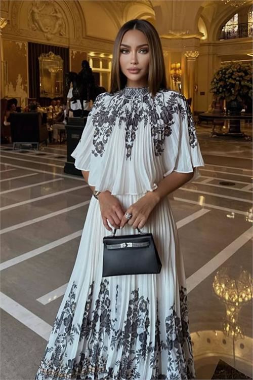 Neşeli butik kadın beyaz piliseli pelerin detaylı saten kumaş tasarım elbise NBEMP2877