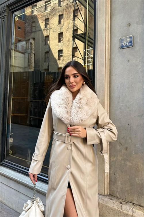 Neşeli butik kadın yaka çıkarılabilir kürk detaylı düğmeli deri trençkot NBSTR1001
