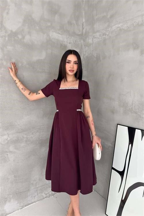 Kadın mürdüm kare yaka taş detaylı etek drapeli midi boy elbise ---- DPK4621