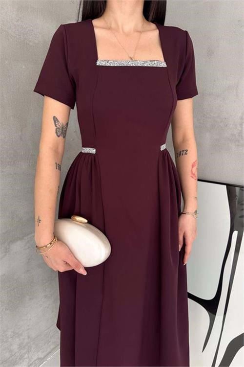 Kadın mürdüm kare yaka taş detaylı etek drapeli midi boy elbise ---- DPK4621