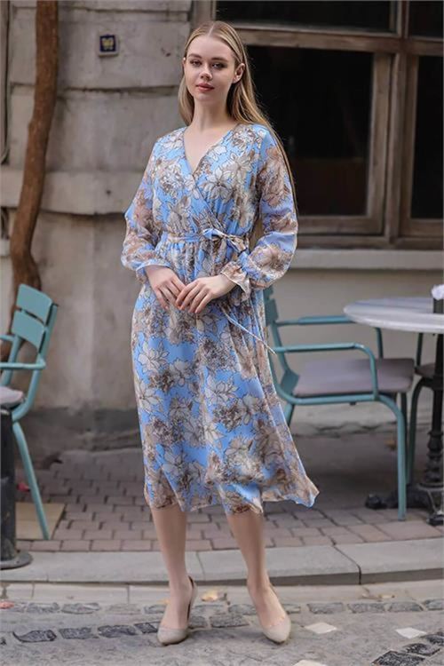 kadın mavi kruvaze yaka çiçek desenli midi elbise DPRSSN29