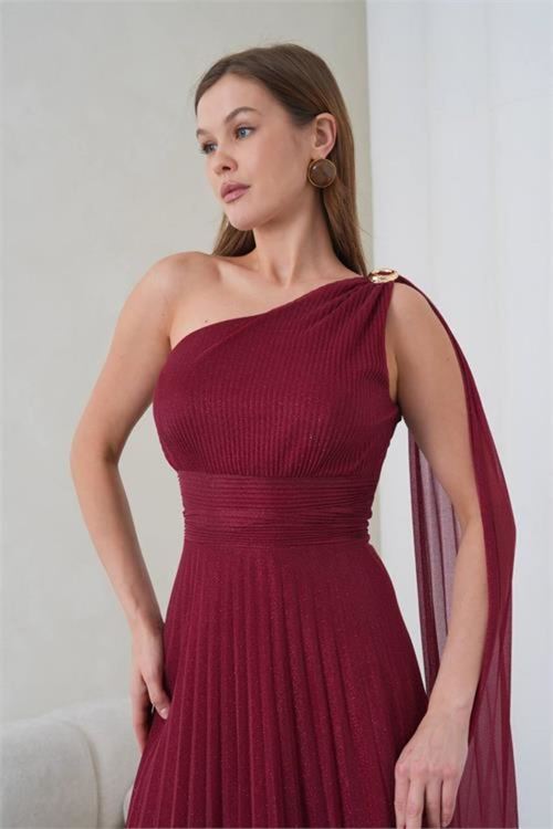 Kadın bordo tek omuz pelerin detaylı simli tül kumaş abiye elbise DPS9388