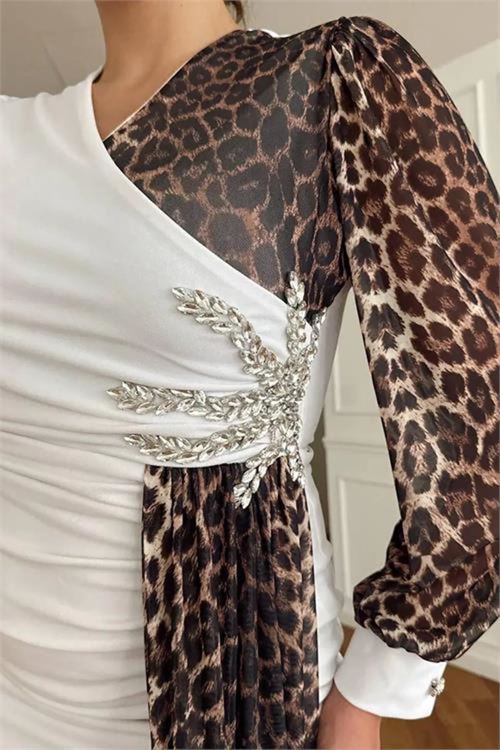 Kadın leoparlı yırtmaç detaylı taşlı abiye elbise DPNC2509