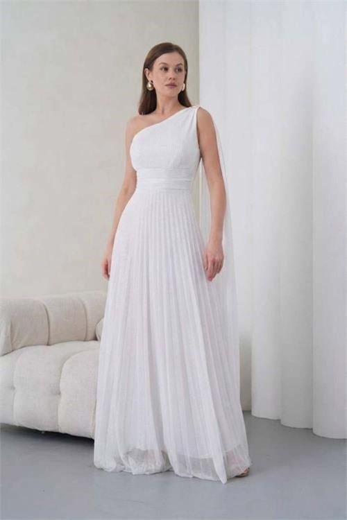 Kadın beyaz tek omuz tokalı drape detaylı ışıltılı tül kumaş abiye elbise DPS9388