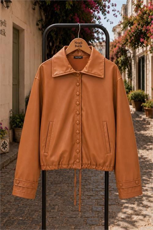 Kadın modern duruşlu çıtçıt detaylı oversize suni deri ceket DPHT02