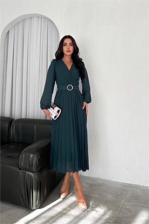 kadın zümrüt yeşil piliseli kemerli şifon elbise DPK3028