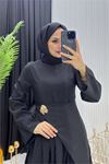 Neşeli butik kadın siyah broş detaylı drapeli tam boy tesettür elbise