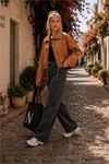 Kadın camel modern duruşlu çıtçıt detaylı oversize suni deri ceket DPHT02