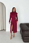 Kadın bordo drapeli gold tokalı ışıltılı yırtmaç detaylı midi elbise DPK5016
