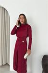 Kadın bordo drapeli gold tokalı ışıltılı yırtmaç detaylı midi elbise DPK5016