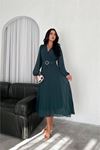 Neşeli butik kadın zümrüt yeşil piliseli kemerli şifon elbise NBK3028