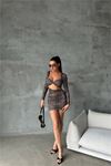 Neşeli butik kadın leopar sırt ve göğüs dekolteli mini elbise NBDF079
